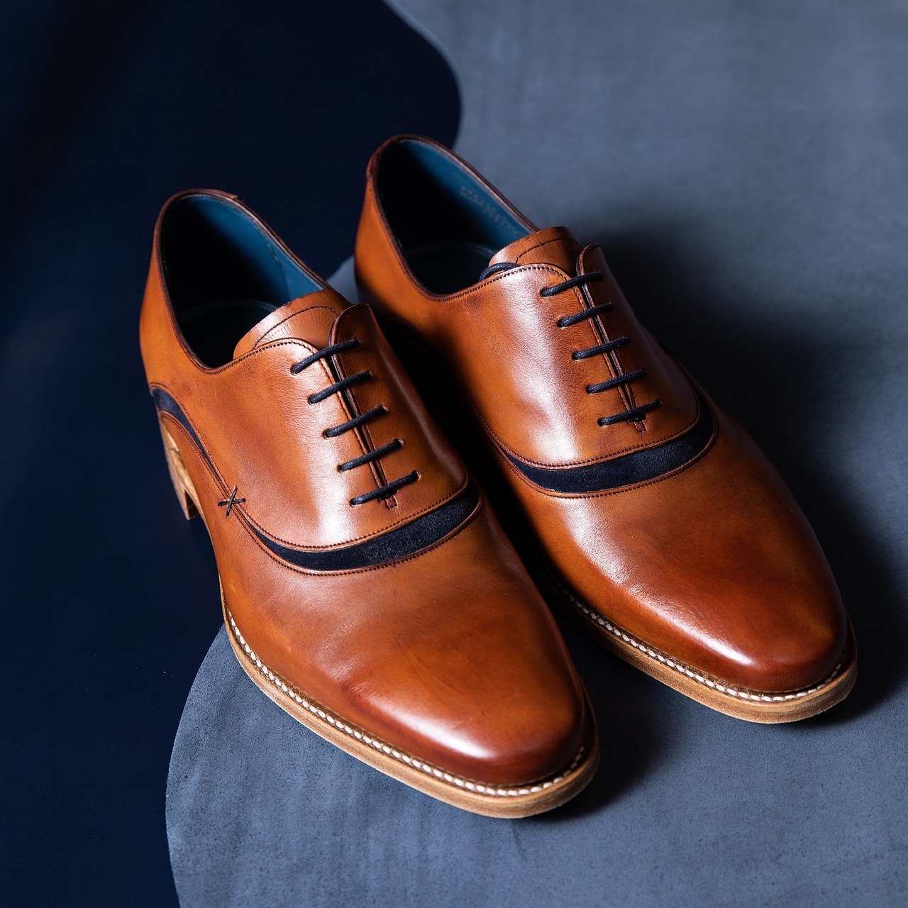 How to Spot Quality Craftsmanship When Buying Leather Goods