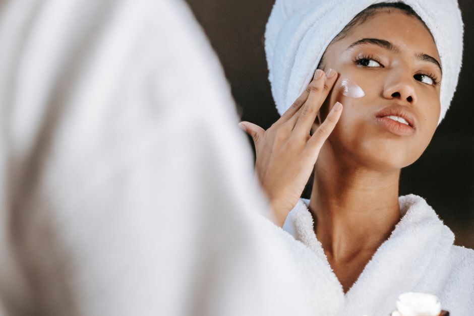 Skincare Routines to Protect Your Skin from Drying Indoor Heating