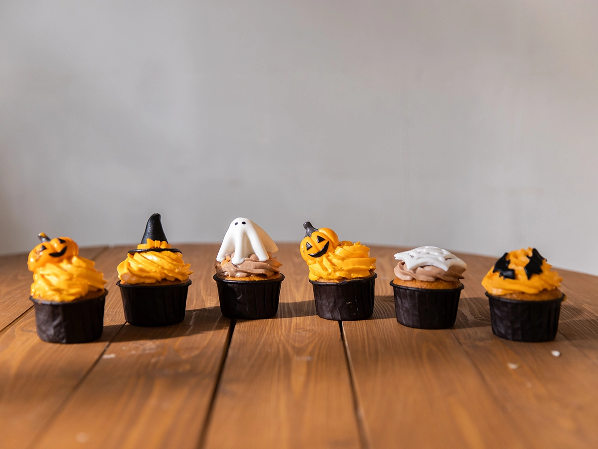 Halloween Ghost Pumpkin Cupcakes